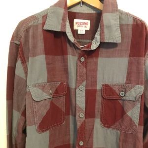Mossimo men’s button down shirt in size XL.